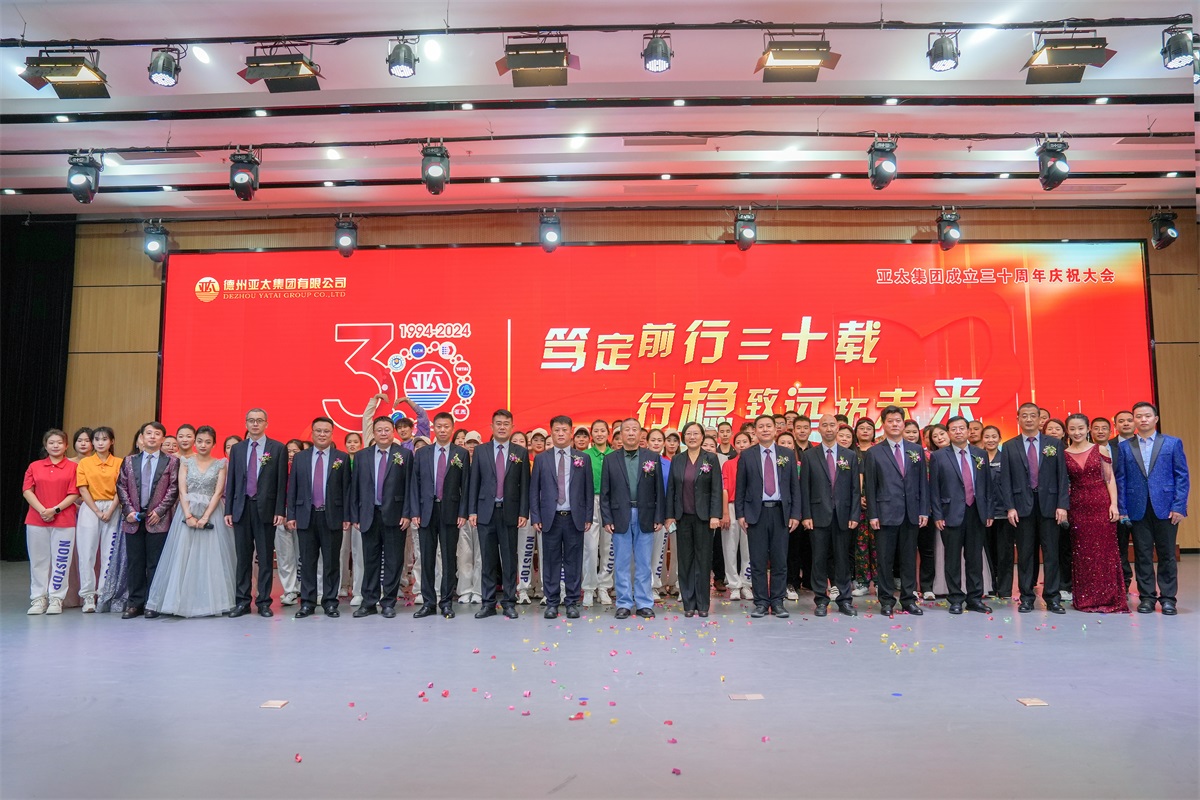 合影.JPG 合影.JPG