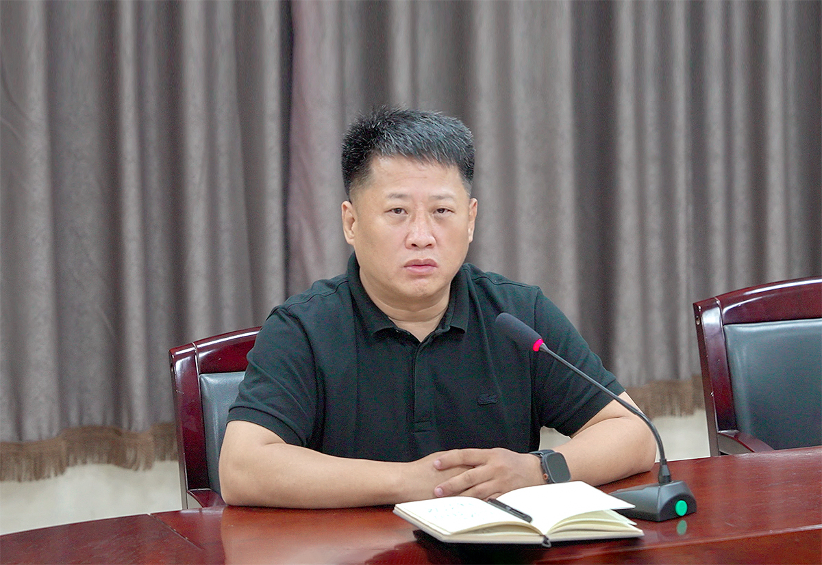 楊總.jpg 楊總.jpg